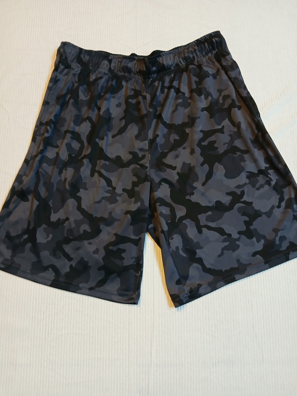 Zelos Mens Size Medium Elastic Waist Loose Fit Basketball Shorts Black Gray Camo